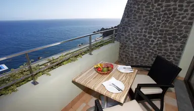 Madeira Regency Cliff