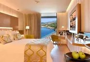Maestral Resort & Casino