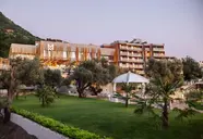 Maestral Resort & Casino