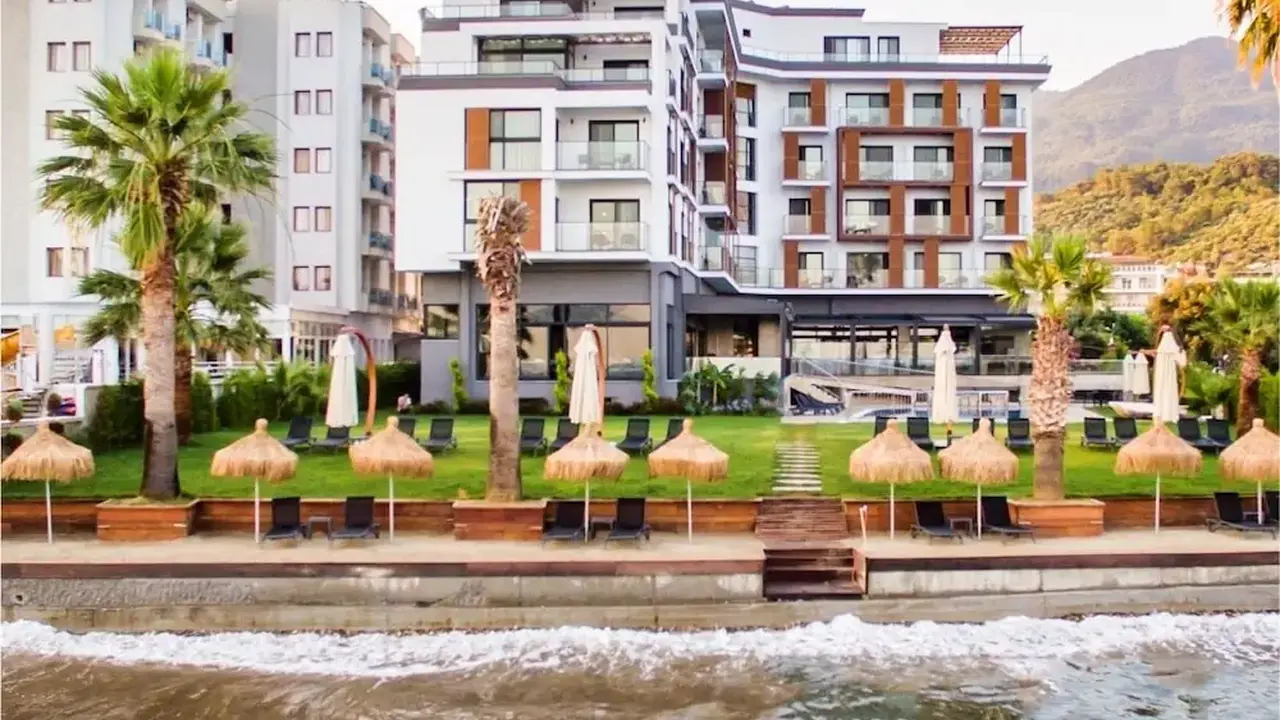 Maia Luxury Beach & Spa