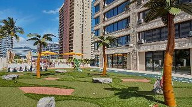 Maile Sky Court