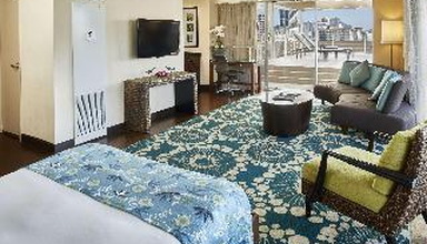 Maile Sky Court