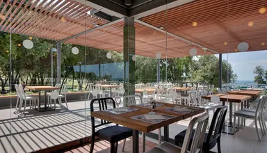 Maistra Select Amarin Resort