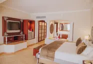 Majestic Colonial