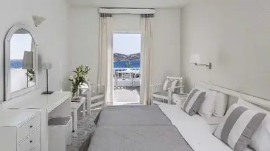 Manoulas Beach (Mykonos)