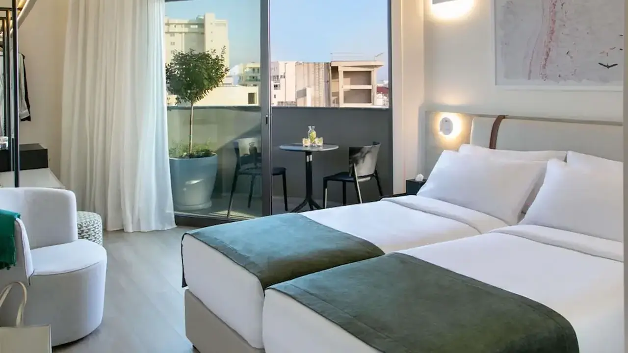 Mercure Larnaca Finikoudes Beach