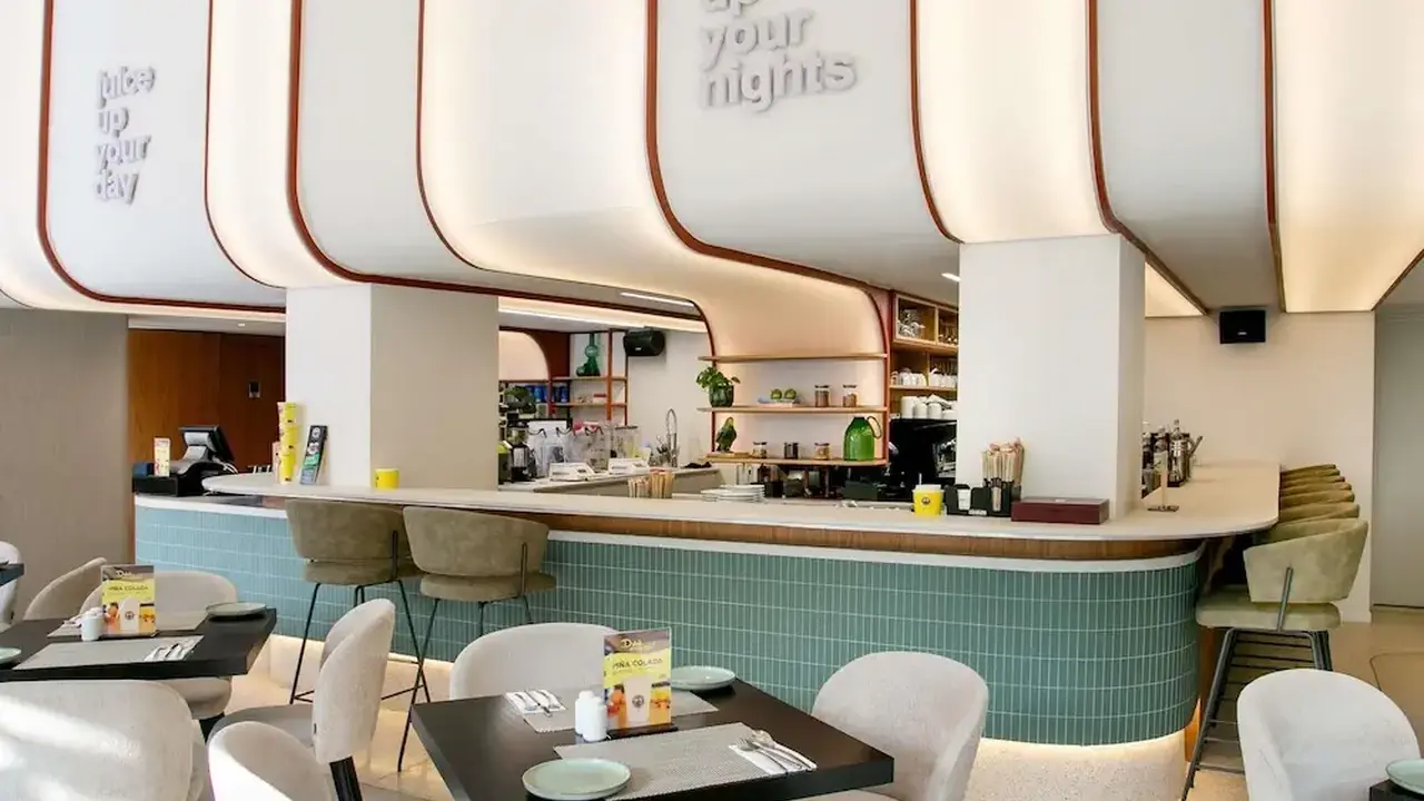Mercure Larnaca Finikoudes Beach