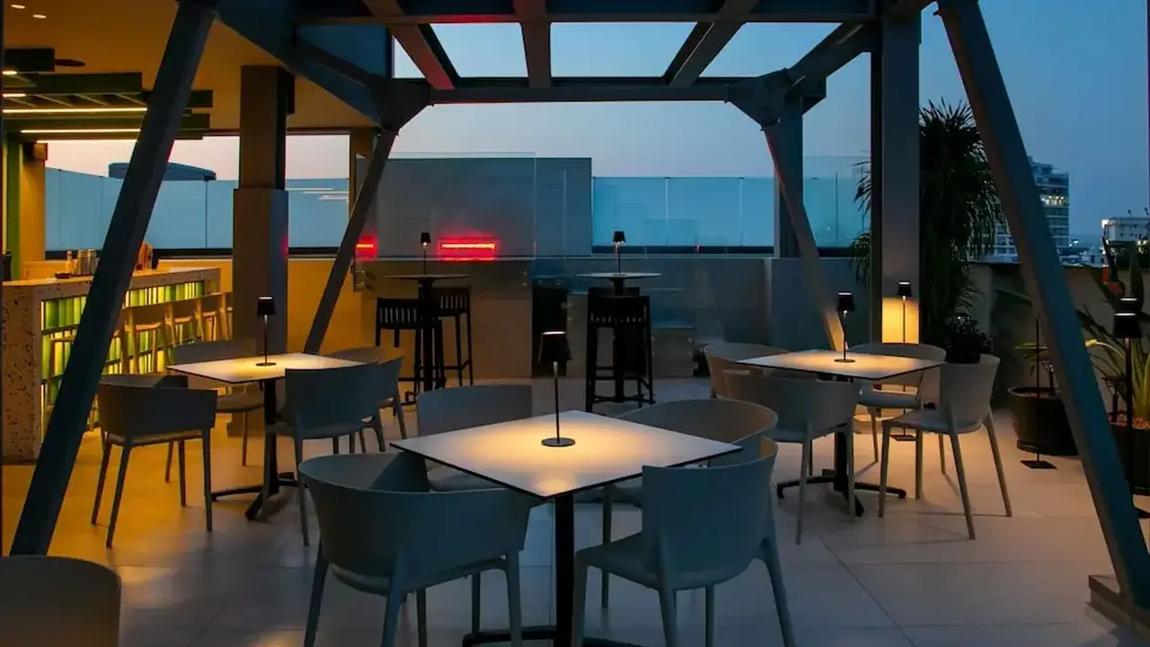 Mercure Larnaca Finikoudes Beach