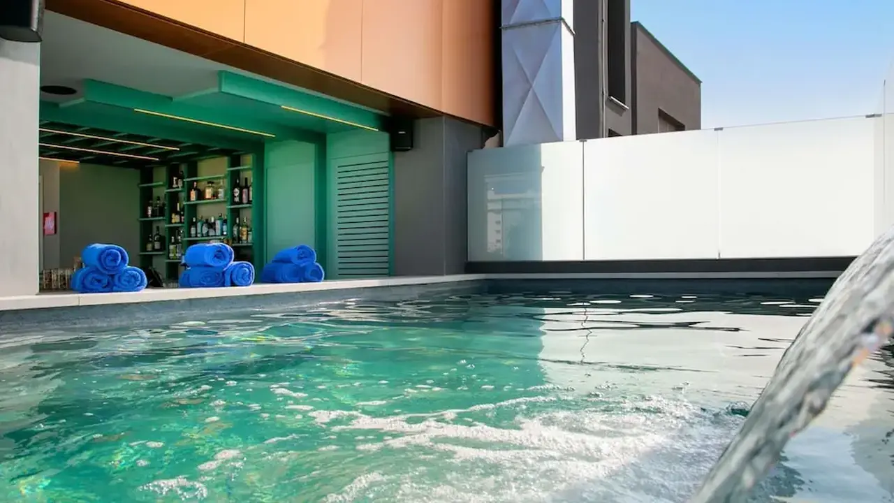 Mercure Larnaca Finikoudes Beach