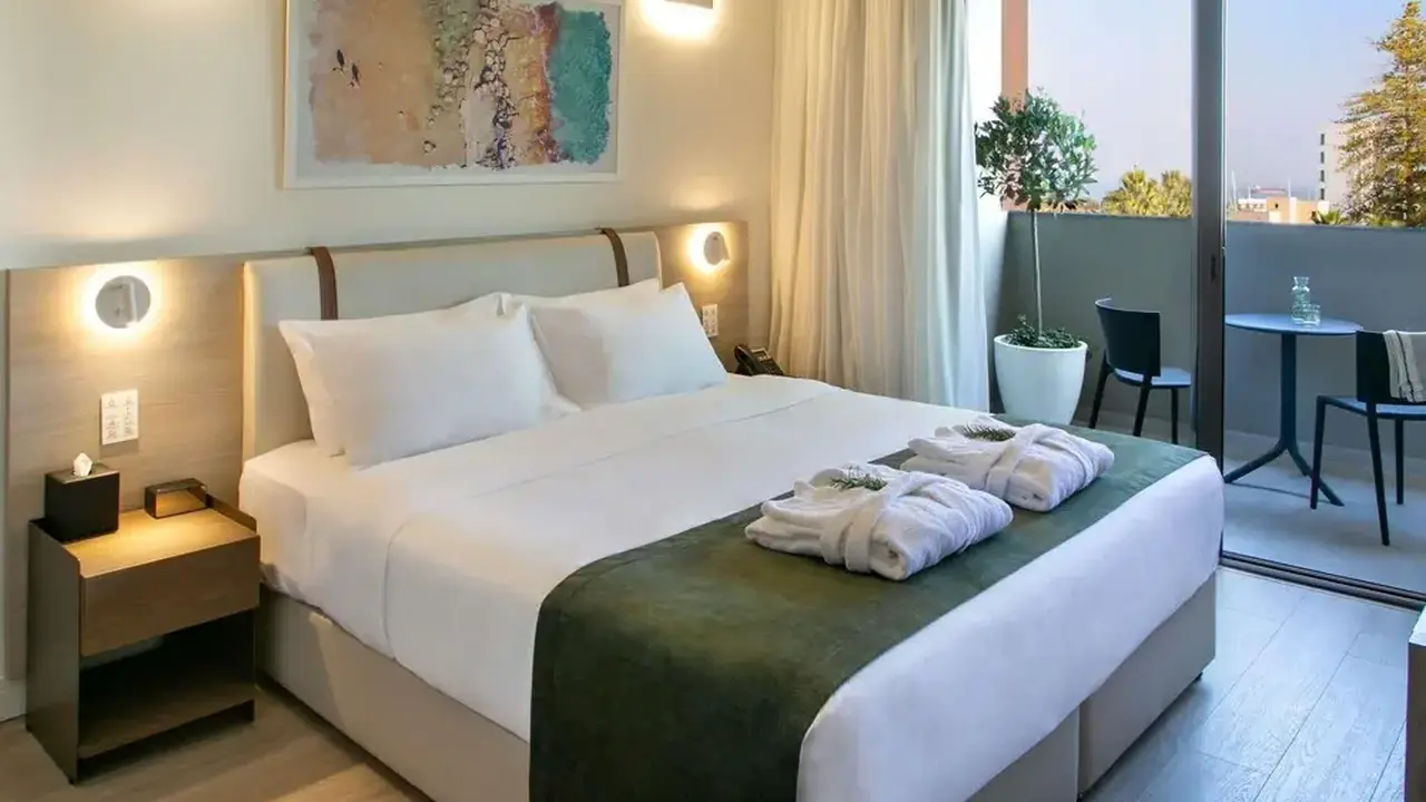 Mercure Larnaca Finikoudes Beach
