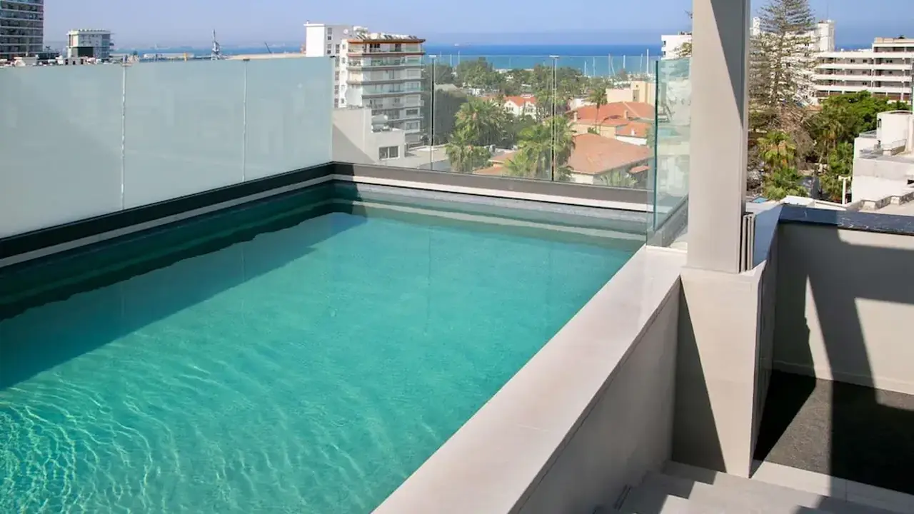 Mercure Larnaca Finikoudes Beach