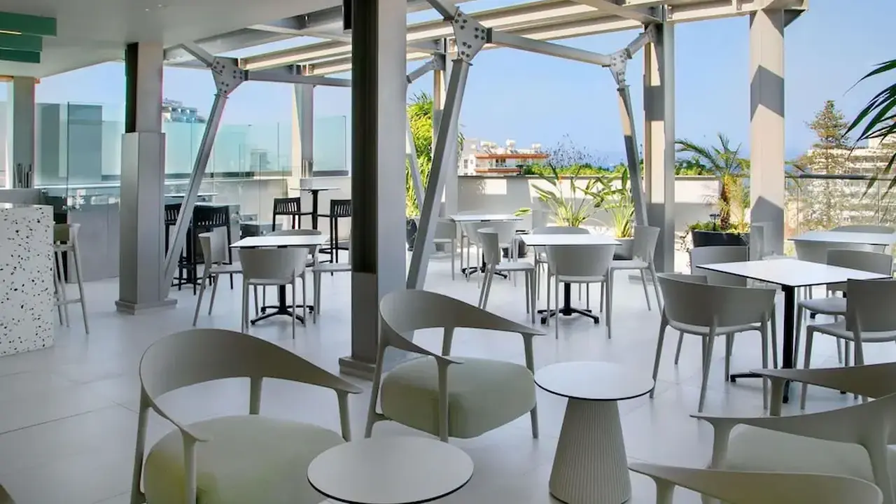 Mercure Larnaca Finikoudes Beach