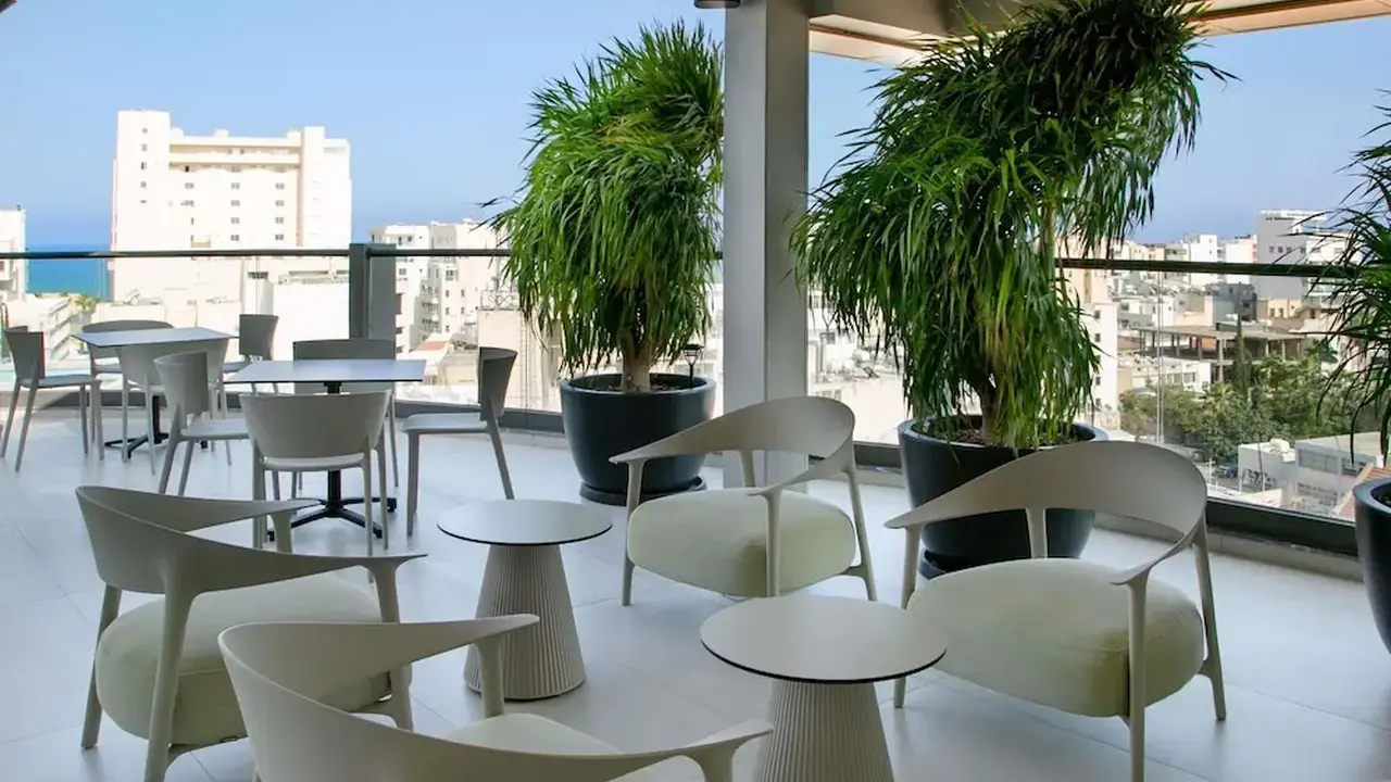 Mercure Larnaca Finikoudes Beach