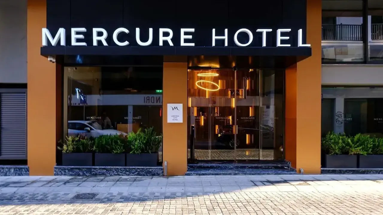 Mercure Larnaca Finikoudes Beach