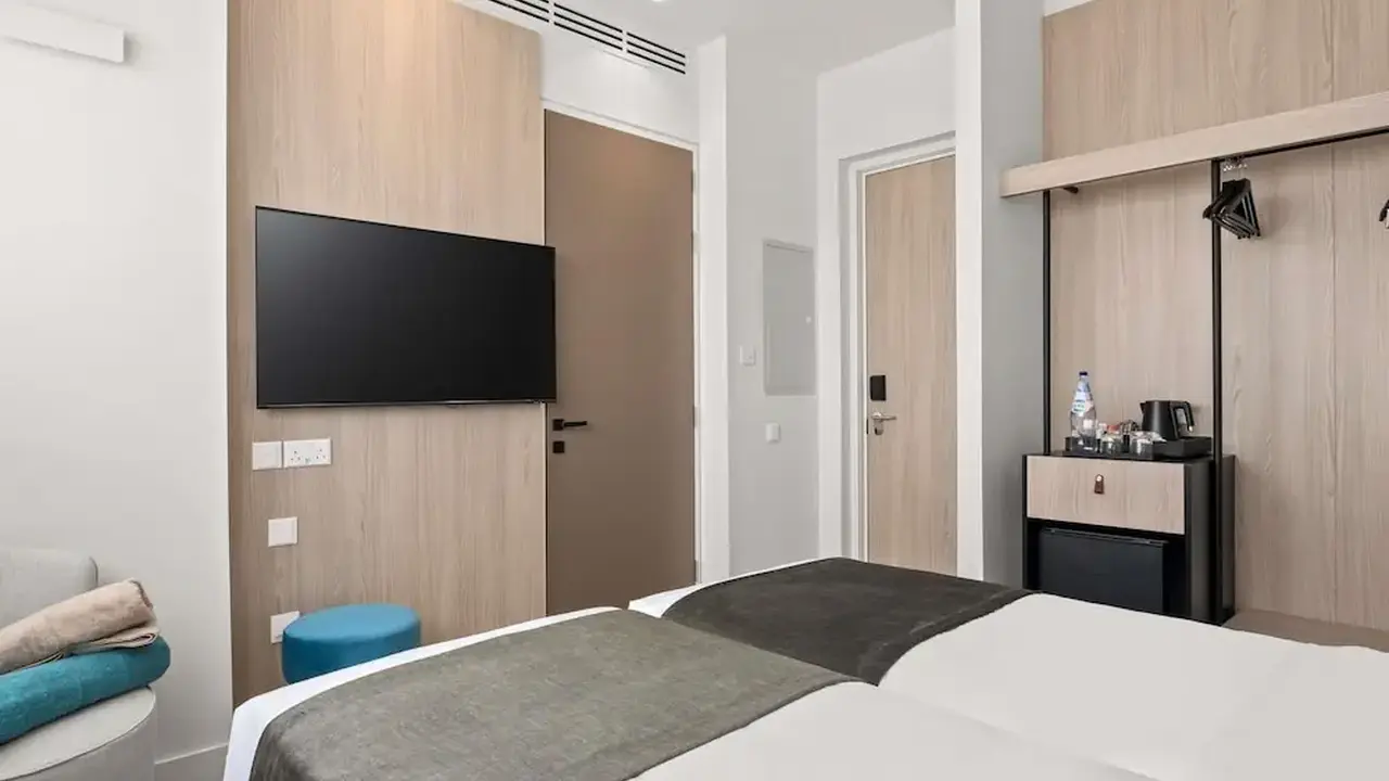 Mercure Larnaca Finikoudes Beach