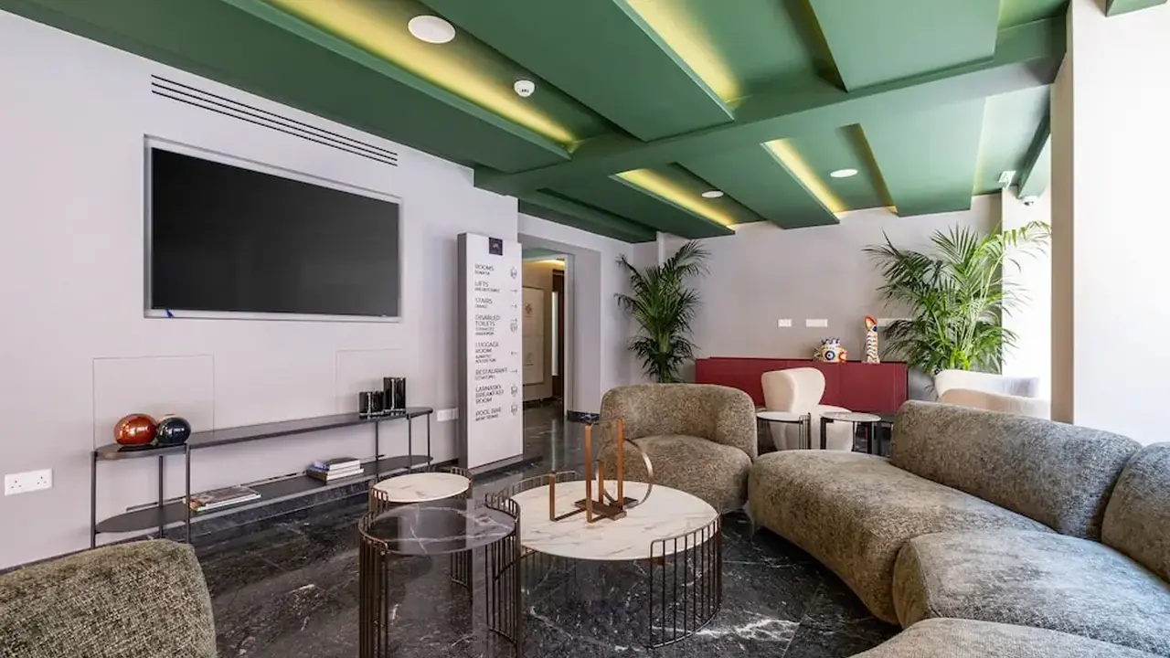 Mercure Larnaca Finikoudes Beach