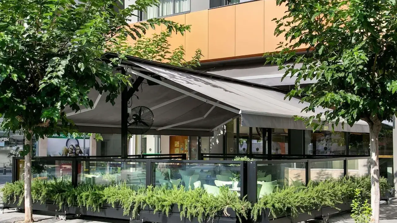 Mercure Larnaca Finikoudes Beach
