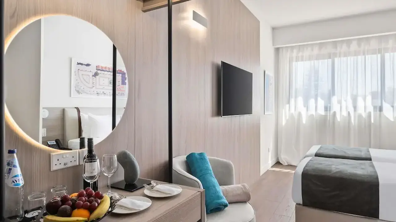 Mercure Larnaca Finikoudes Beach