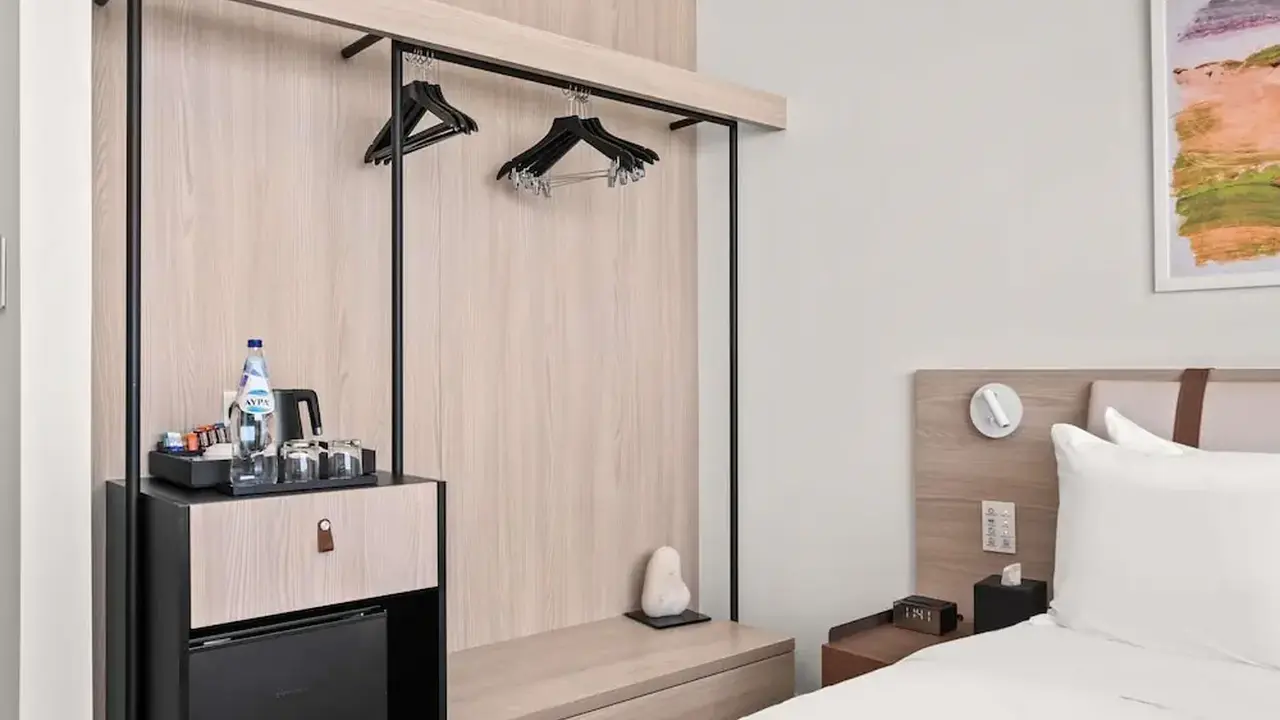 Mercure Larnaca Finikoudes Beach