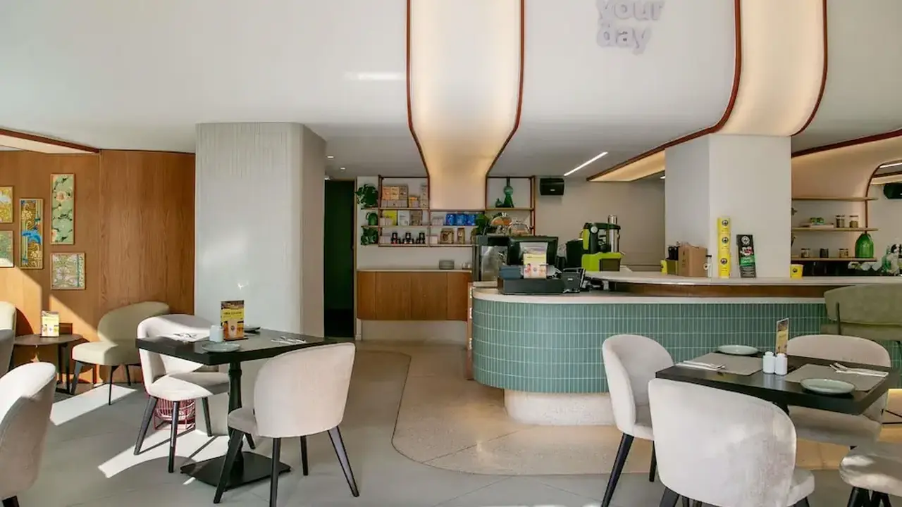 Mercure Larnaca Finikoudes Beach