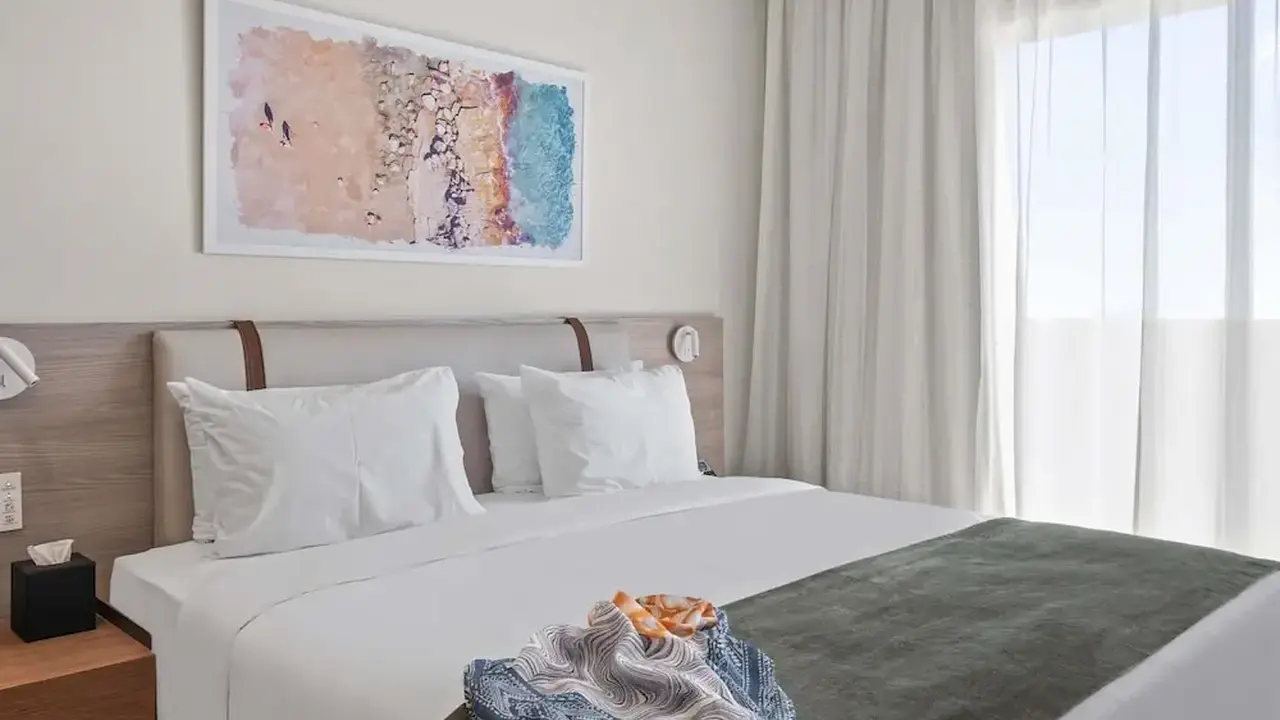 Mercure Larnaca Finikoudes Beach
