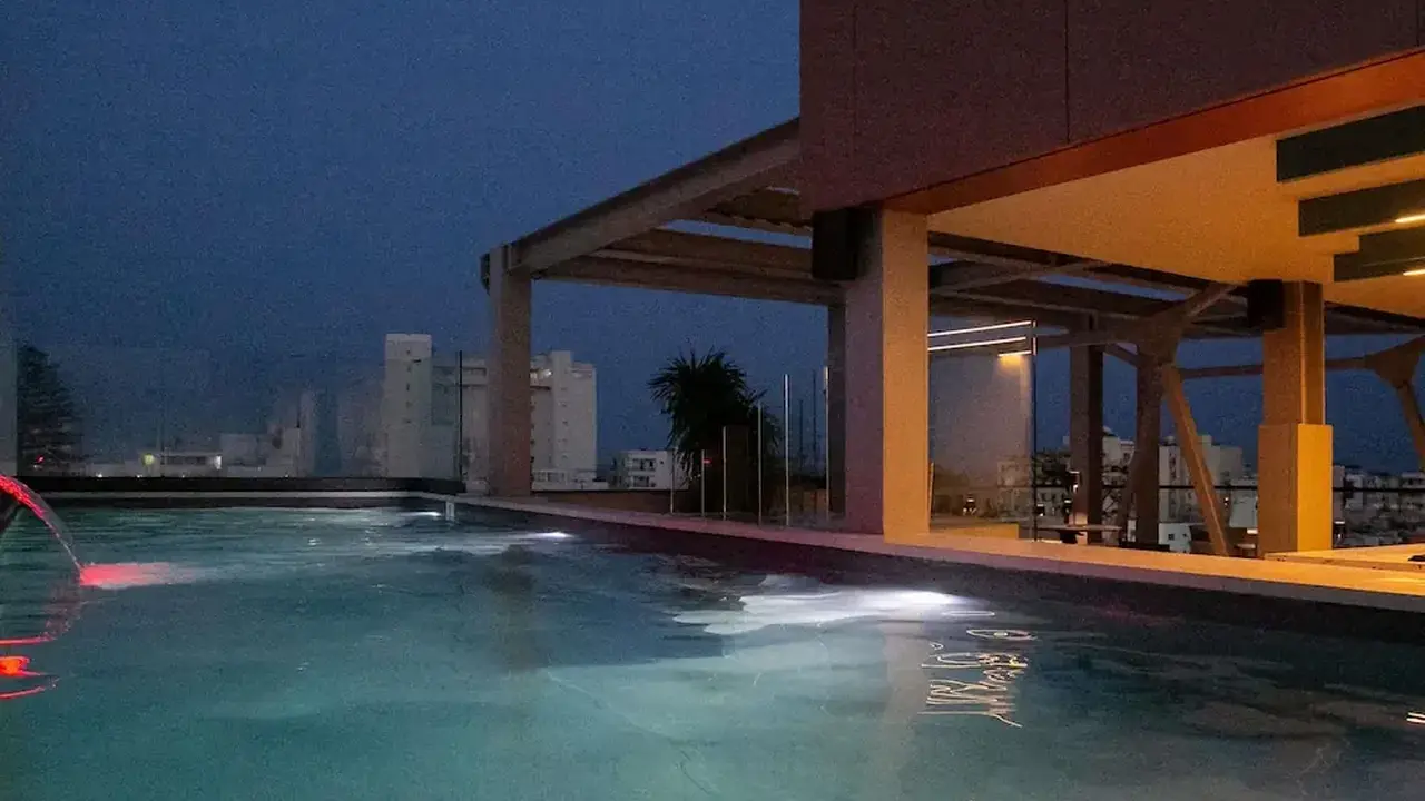 Mercure Larnaca Finikoudes Beach