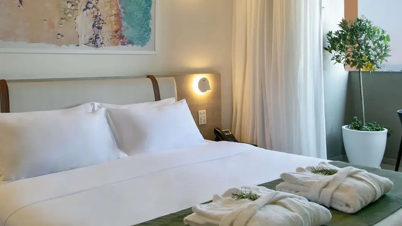 Mercure Larnaca Finikoudes Beach
