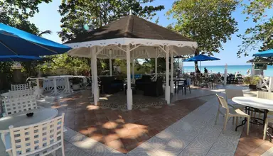 Merril's II Beach Resort