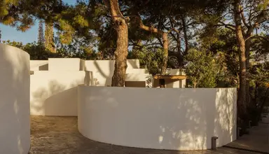 Minos Beach Art