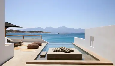 Minos Beach Art
