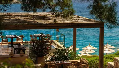 Minos Beach Art