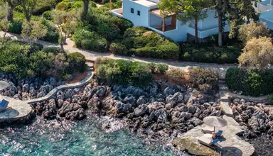 Minos Beach Art