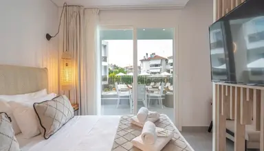 Mirablue Deluxe Residences