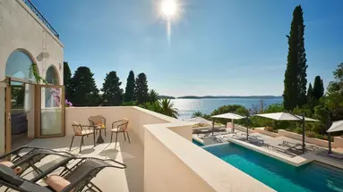 Moeesy, Blue & Green Oasis