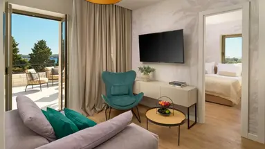Moeesy, Blue & Green Oasis