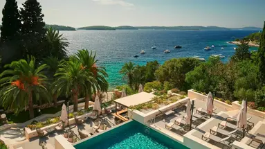 Moeesy, Blue & Green Oasis