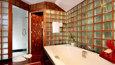 Mom Tri's Villa Royale