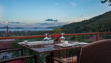 Mom Tri's Villa Royale