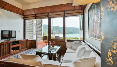 Mom Tri's Villa Royale