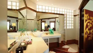 Mom Tri's Villa Royale