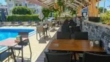 Moni Hotel
