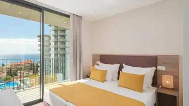 Monumental Plaza by Petit Hotels