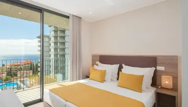 Monumental Plaza by Petit Hotels