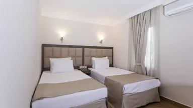 Moonshine Hotel & Suites