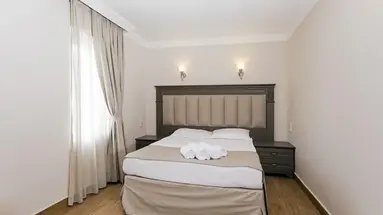 Moonshine Hotel & Suites