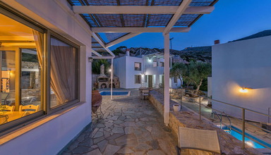Moutzanakis Residence (Achlada)
