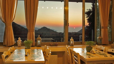 Moutzanakis Residence (Achlada)