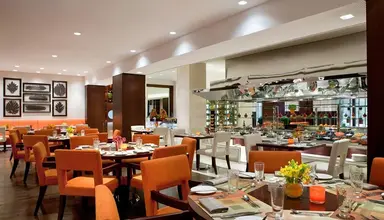 Movenpick Grand Al Bustan