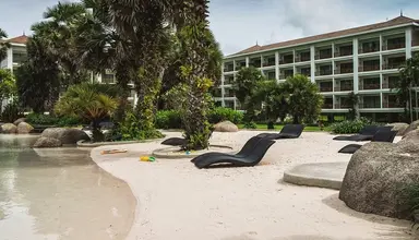 Naithonburi Beach Resort