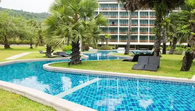 Naithonburi Beach Resort